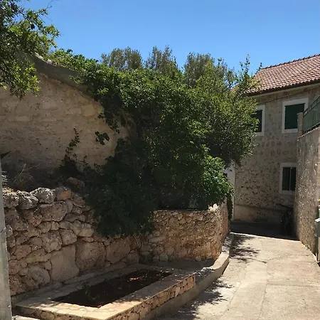 Lenesta Apartment