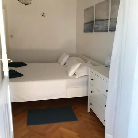 Lägenhet Lenesta *