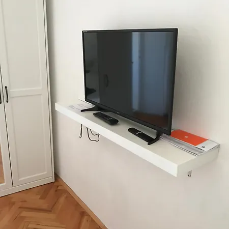Lenesta Apartment Bol