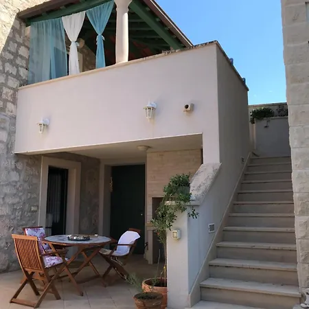 Lenesta Apartment